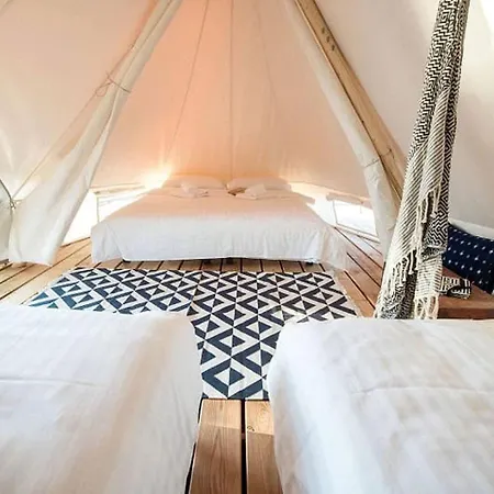Beautifully Designed Czech Republic Glamping Retreat Semesterbostad